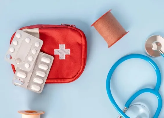 Kiedy wakacyjne dolegliwości u dziecka wymagają wizyty u lekarza?